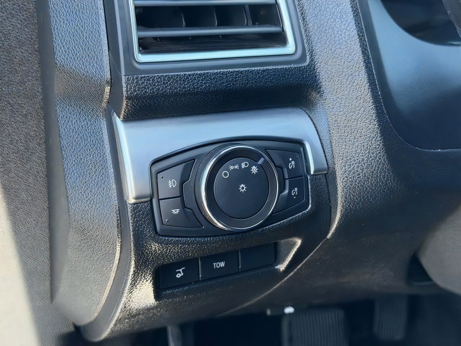Used 2018 Ford Explorer Sport w/ Equipment Group 401A AWD/4WD image 19