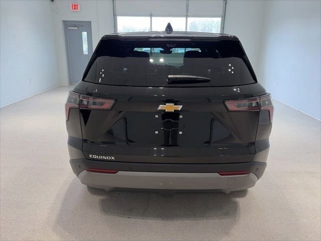 New 2026 Chevrolet Equinox LT w/ Convenience Package II FWD image 5