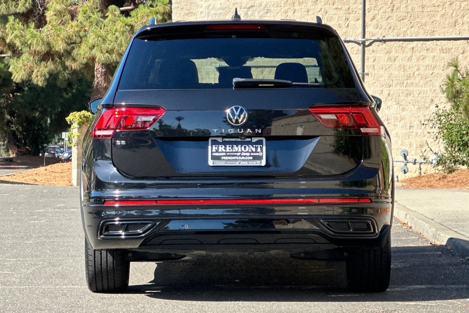 Used 2022 Volkswagen Tiguan SE R-Line FWD image 4