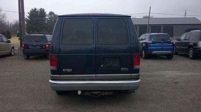 Used 2002 Ford E-150 and Econoline 150 Wagon RWD image 8