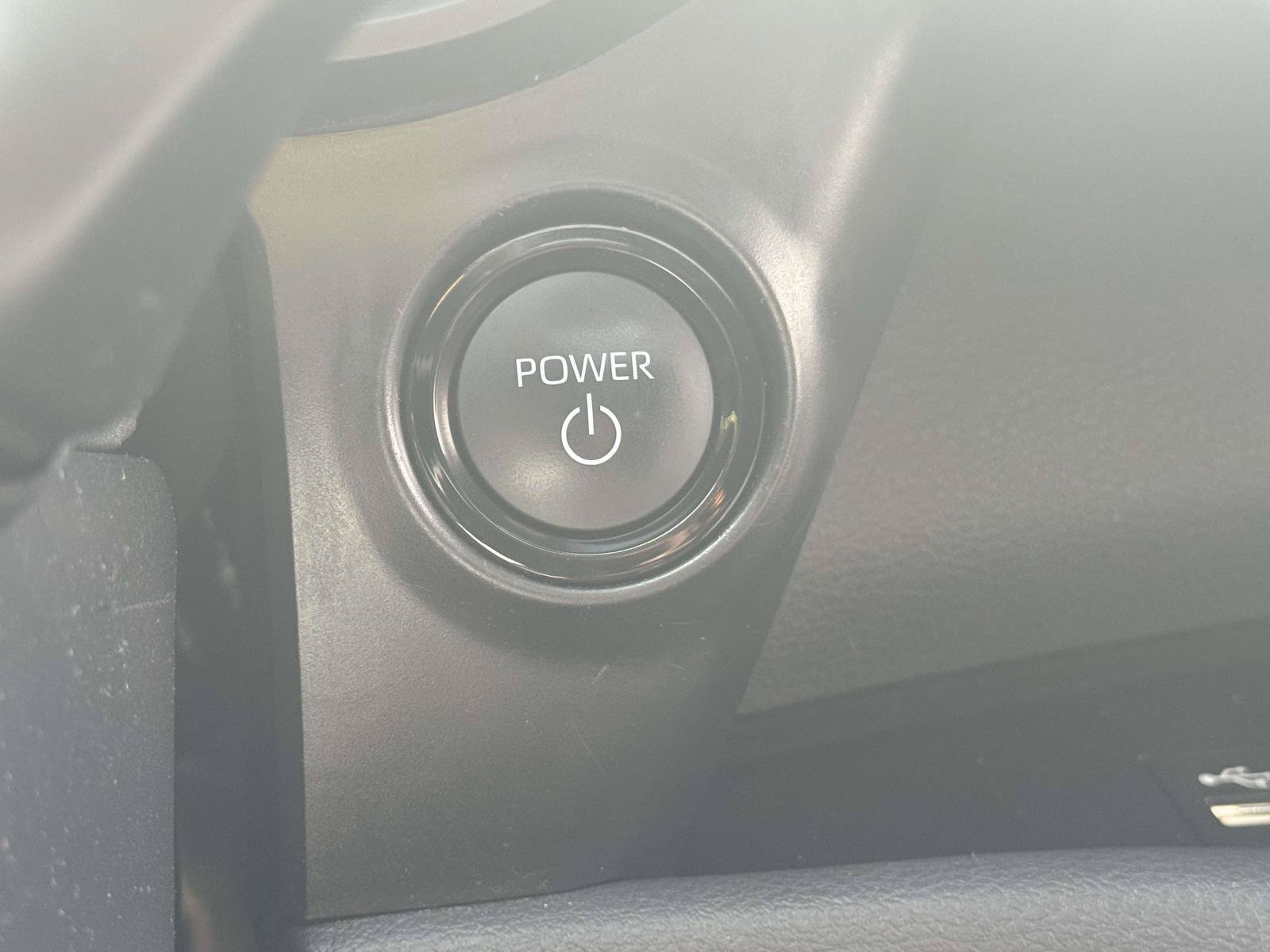 Certified 2025 Toyota Sienna Platinum FWD image 26