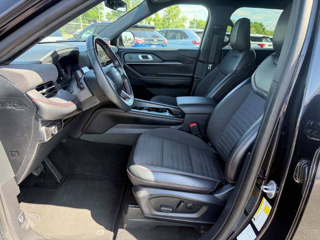 Certified 2025 Ford Explorer ST-Line w/ ST-Line Street Pack AWD/4WD image 14