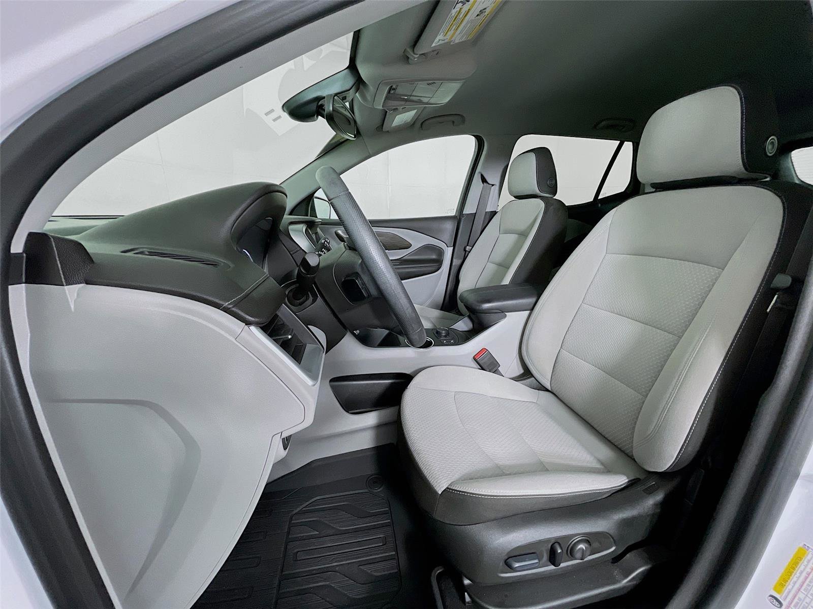 Used 2023 GMC Terrain SLE w/ Driver Convenience Package image 23