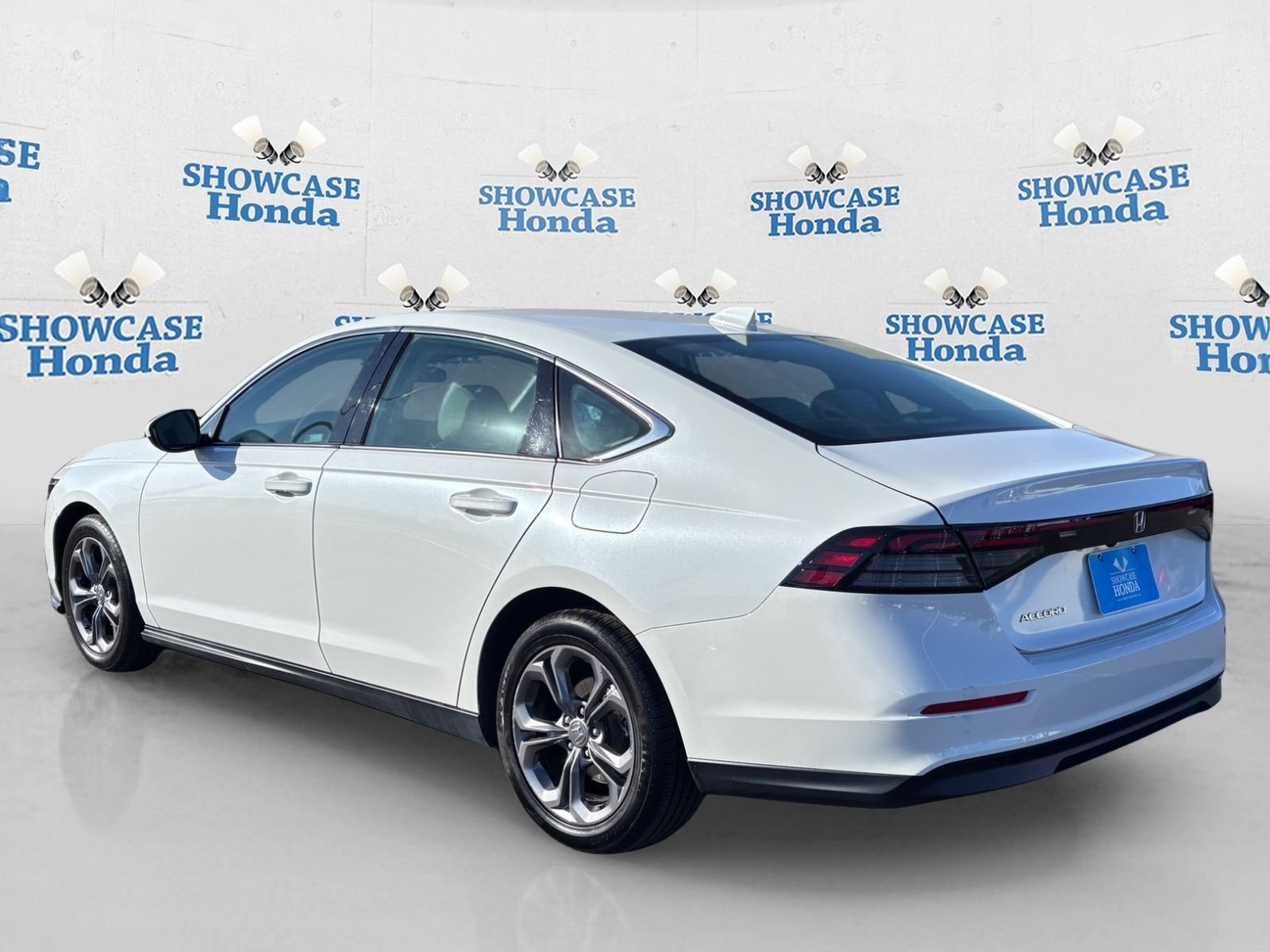 Certified 2023 Honda Accord EX image 5