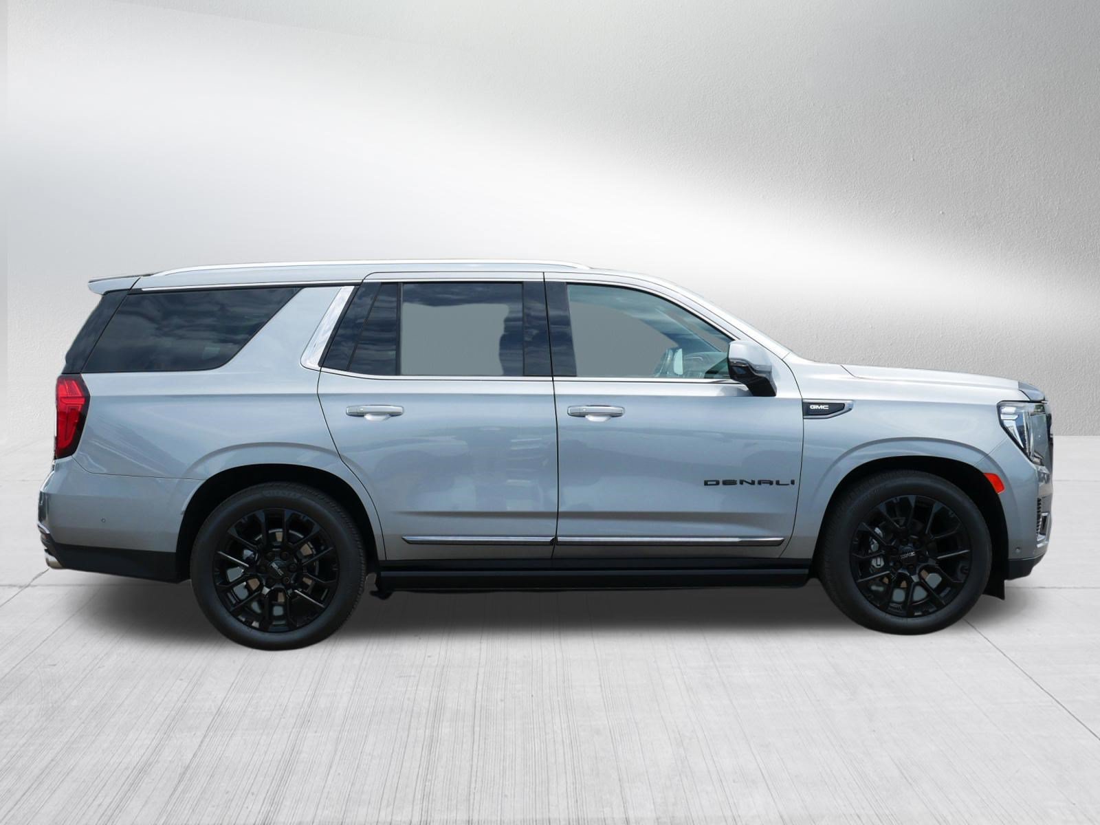 Used 2024 GMC Yukon Denali Ultimate AWD/4WD image 8