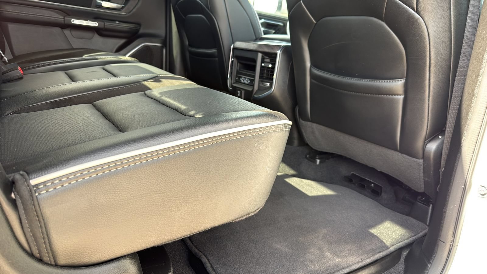 Used 2025 RAM 1500 Laramie AWD/4WD image 26