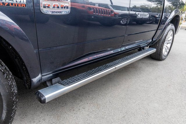 Used 2017 RAM 1500 Laramie Longhorn image 20