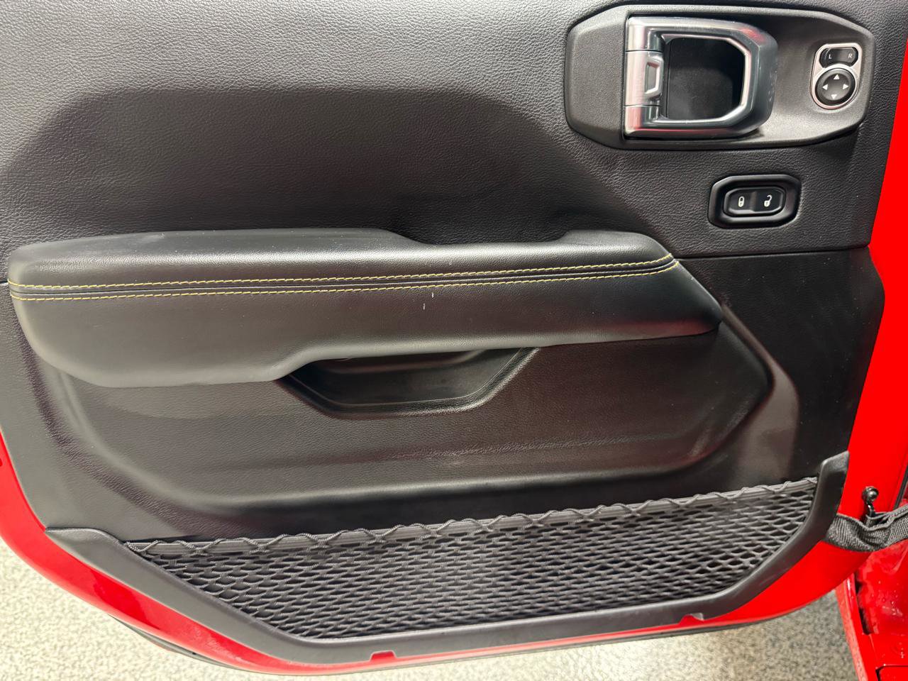 Used 2025 Jeep Wrangler Sahara w/ Safety Group AWD/4WD image 17