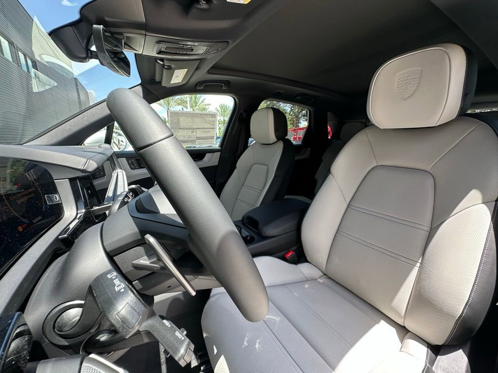 Used 2025 Porsche Cayenne image 5