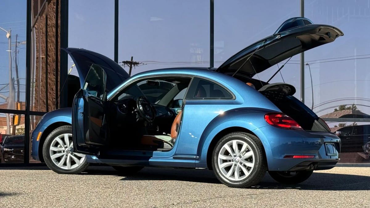 Used 2017 Volkswagen Beetle 1.8T S FWD image 29