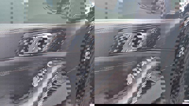 Used 2025 BMW X7 xDrive40i w/ Premium Package image 22