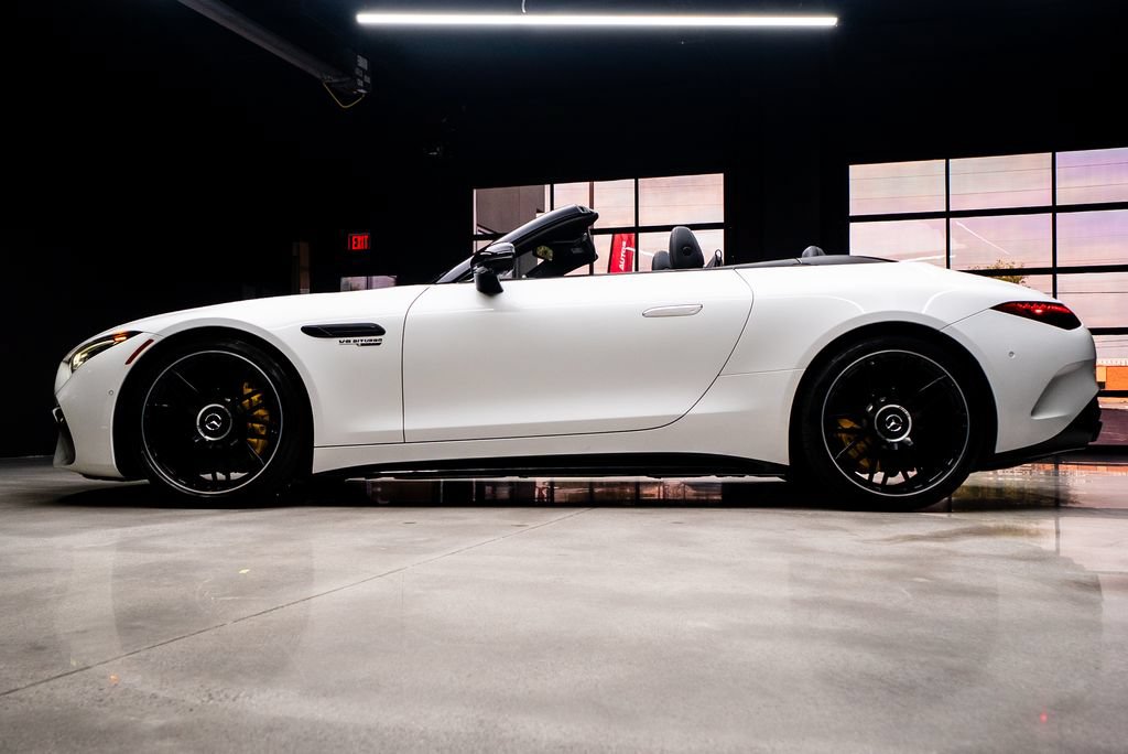 Used 2022 Mercedes-Benz SL 55 AMG 4MATIC w/ Driver Assistance Package image 29