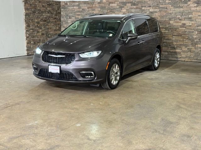 Used 2021 Chrysler Pacifica Touring-L image 5
