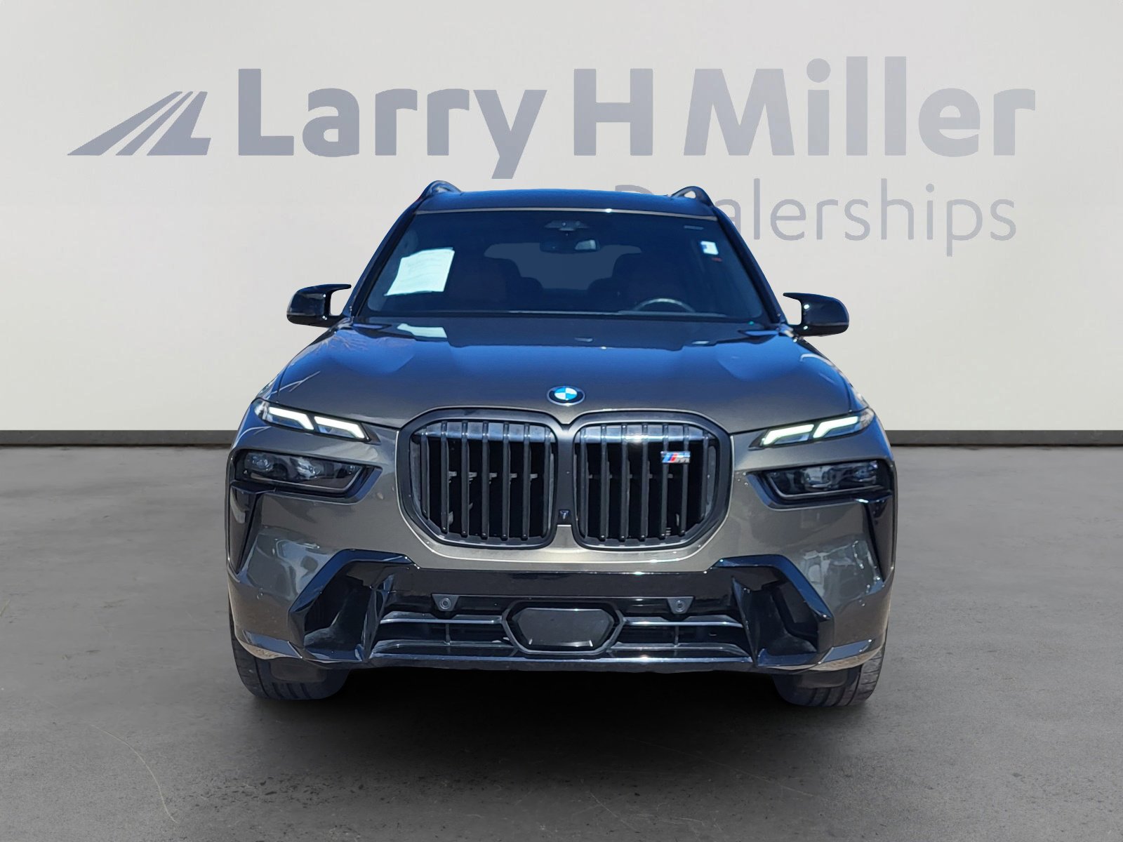 Used 2025 BMW X7 M60i image 8