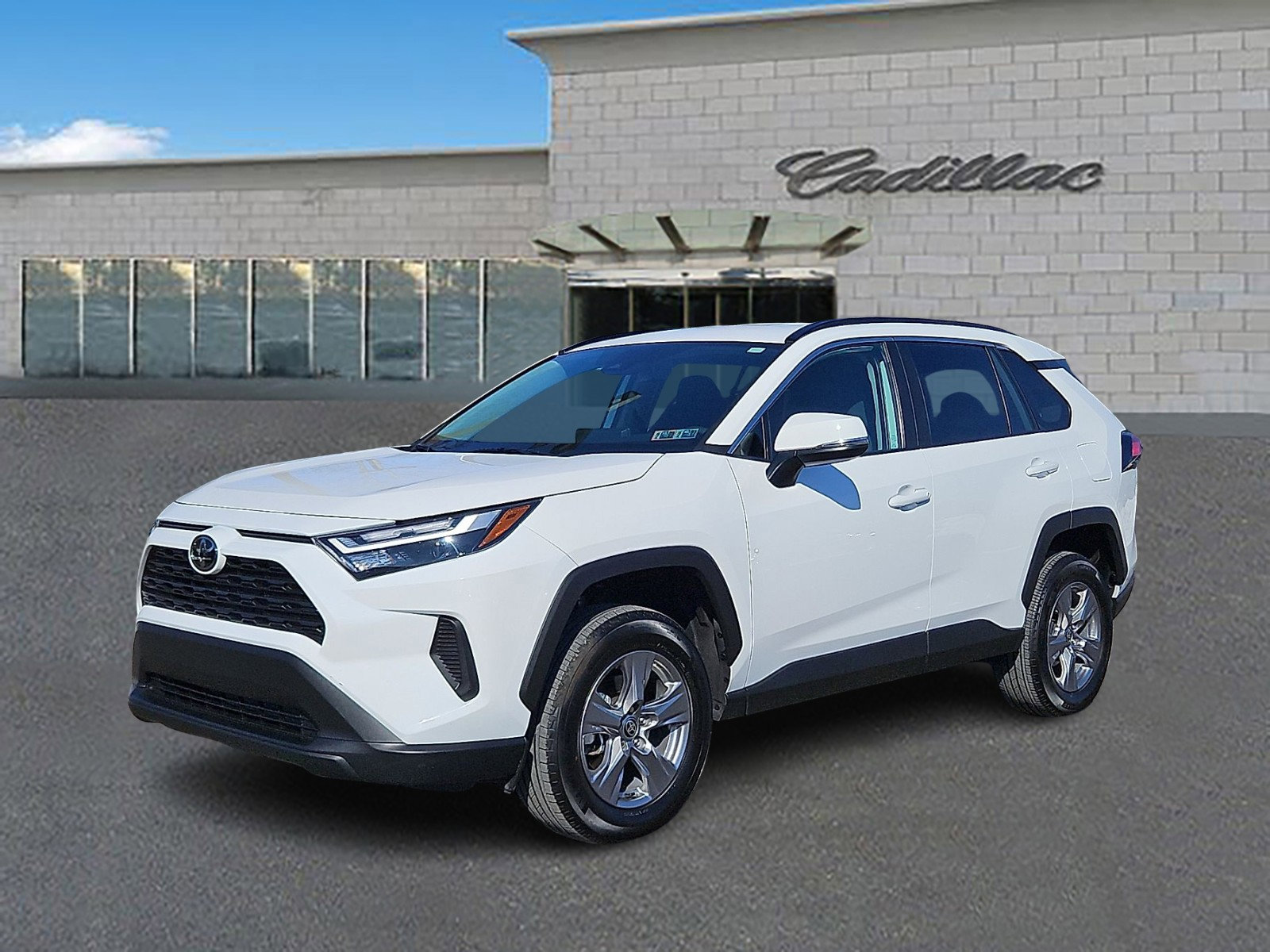 Used 2025 Toyota RAV4 XLE image 1