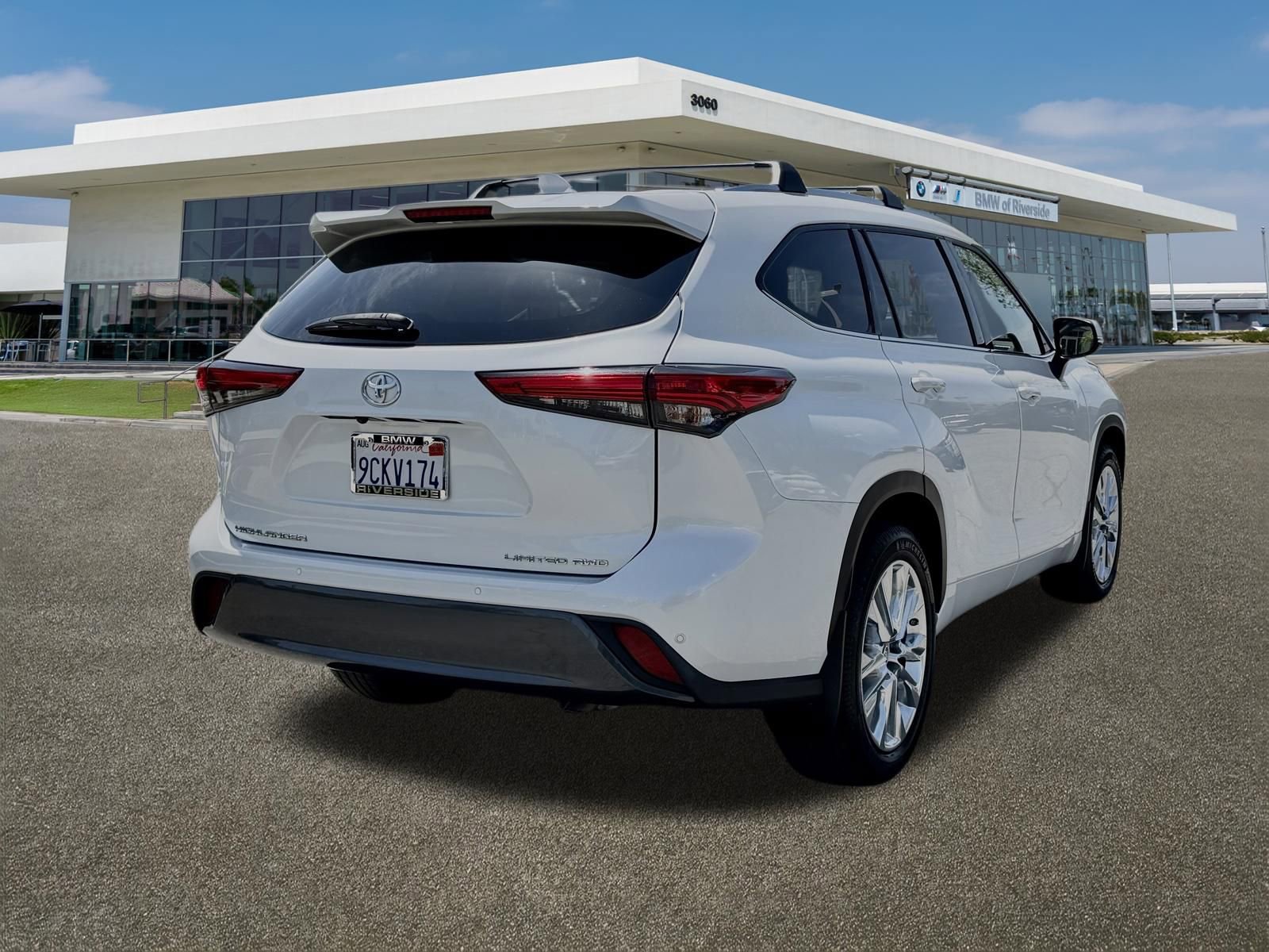 Used 2022 Toyota Highlander Limited AWD/4WD image 10