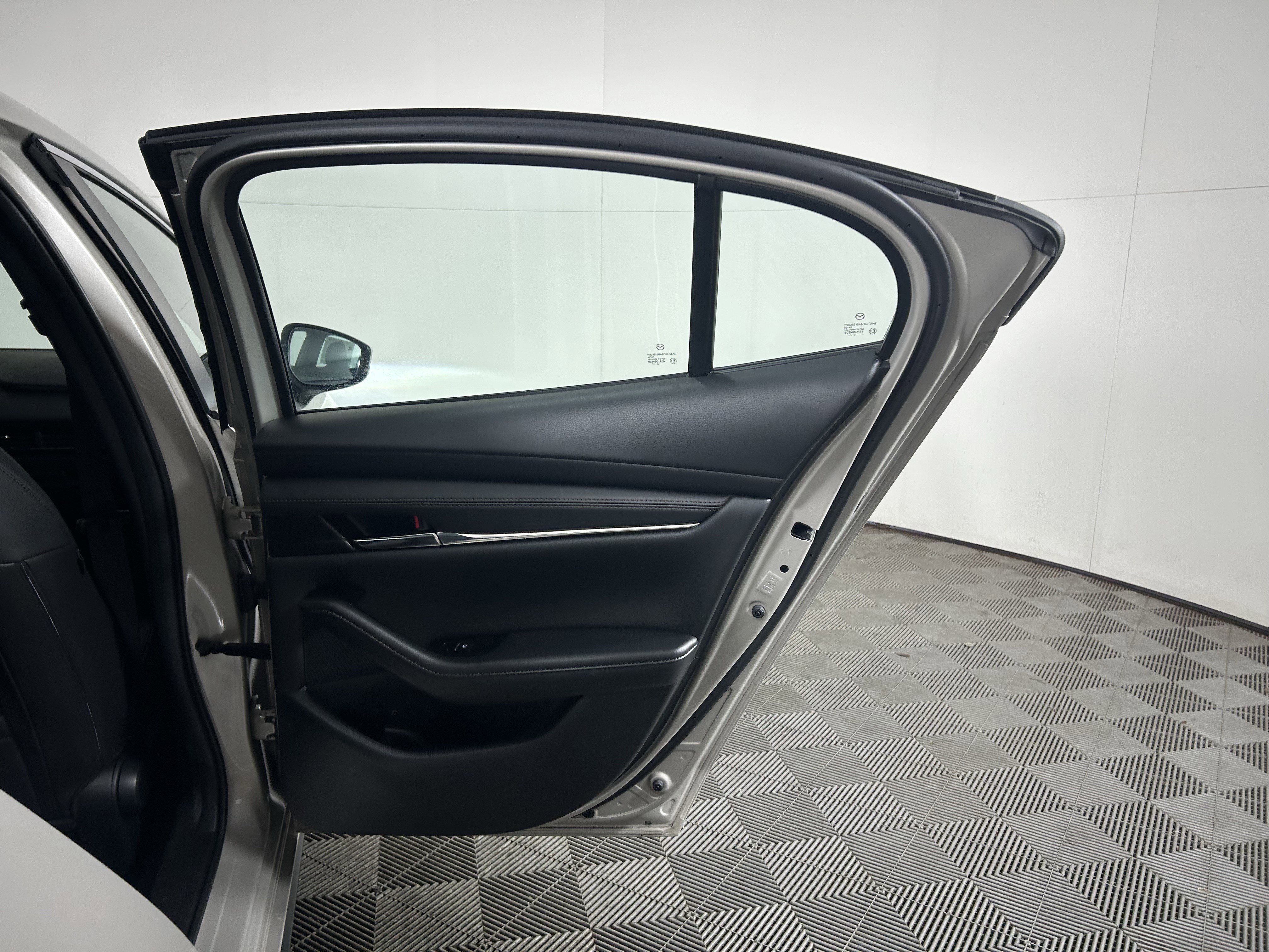 Used 2025 MAZDA MAZDA3 s image 36