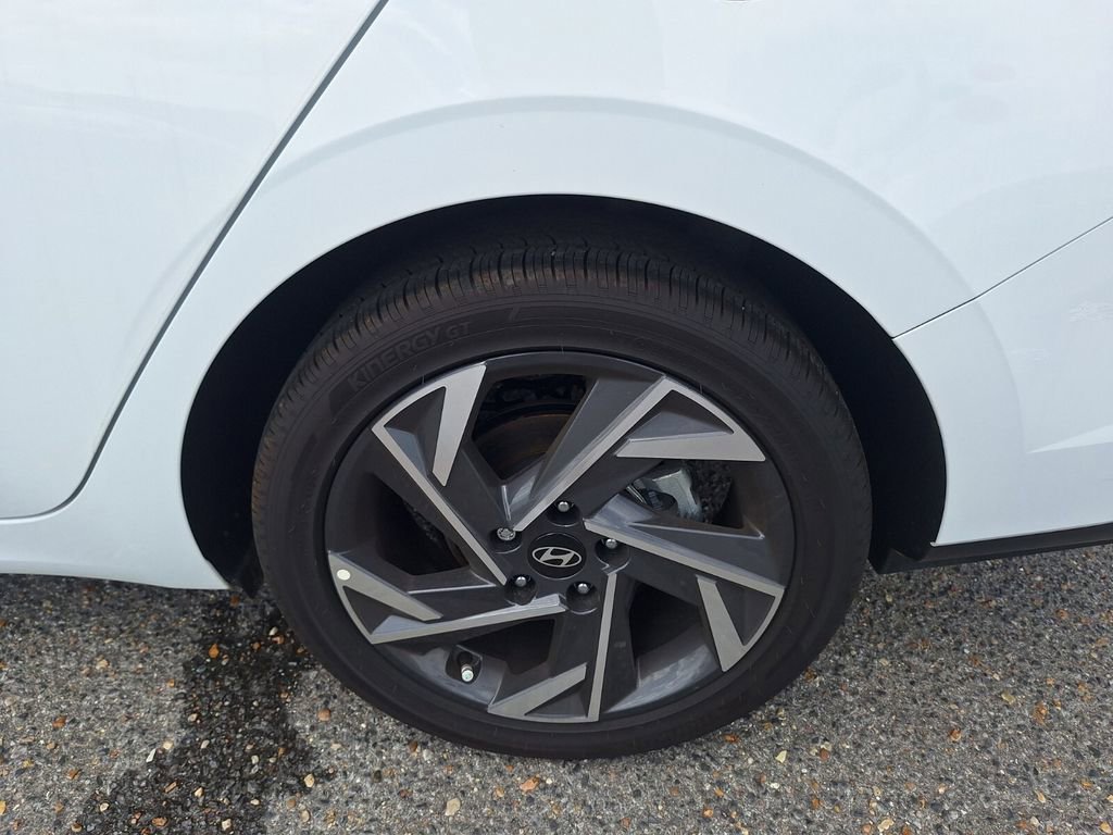 Used 2025 Hyundai Elantra SEL image 26