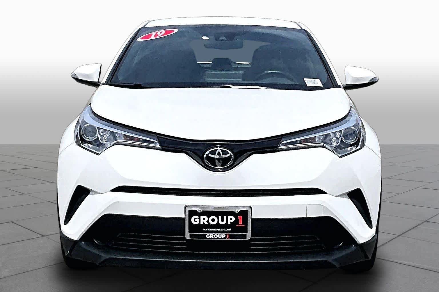 Used 2019 Toyota C-HR XLE FWD image 3