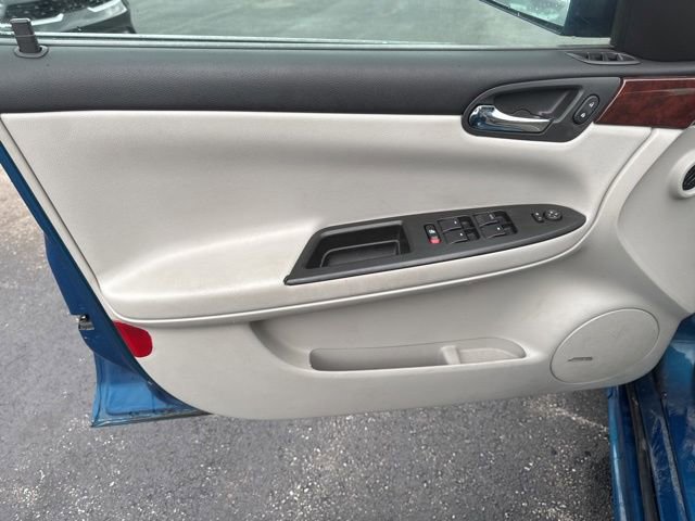 Used 2010 Chevrolet Impala LT w/ Luxury Edition Package FWD image 13