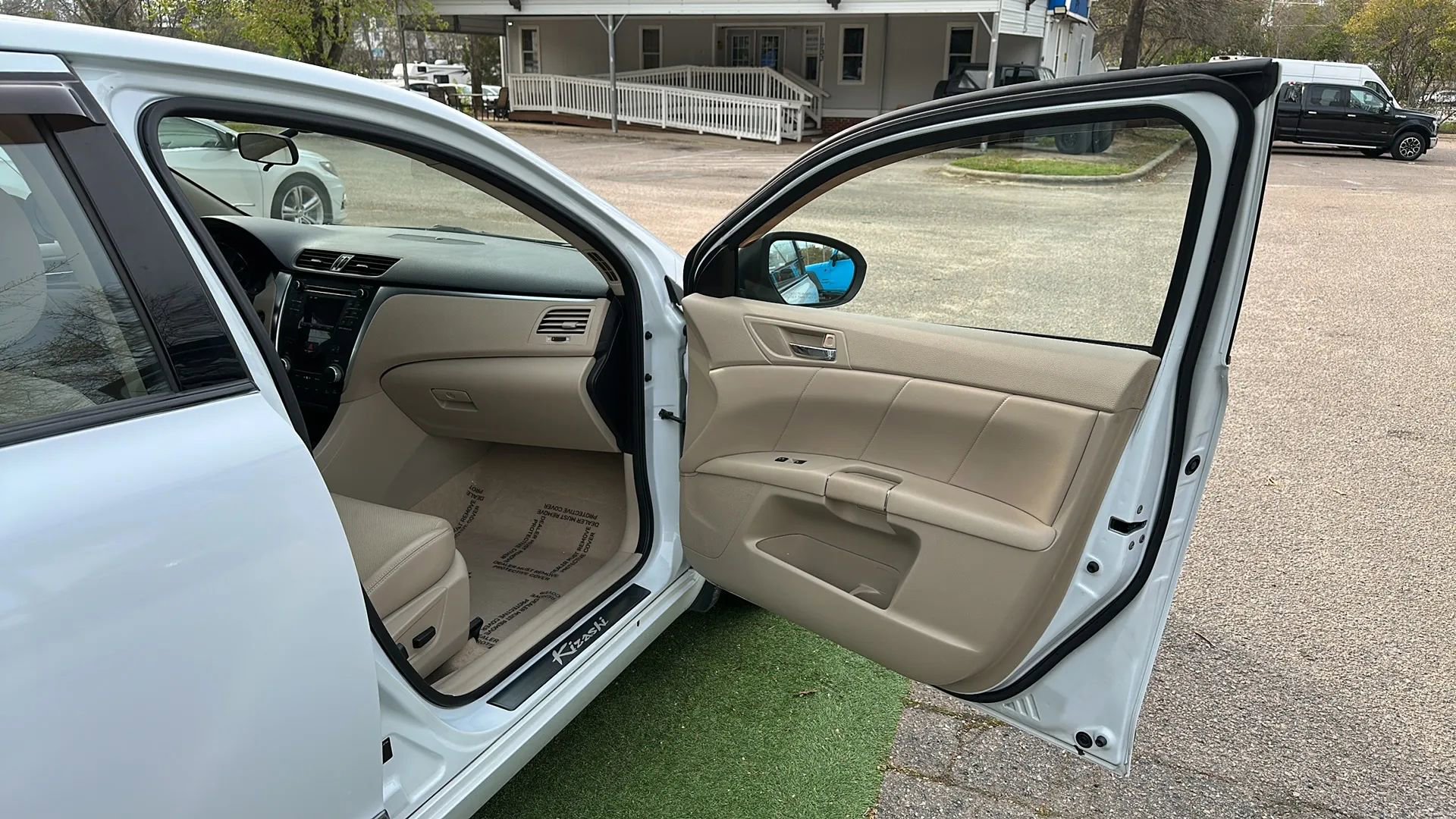 Used 2012 Suzuki Kizashi SE image 24