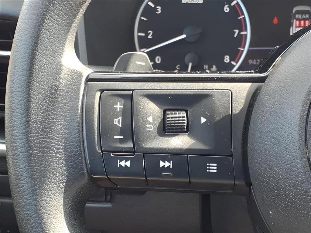 Used 2023 Nissan Rogue SV image 25