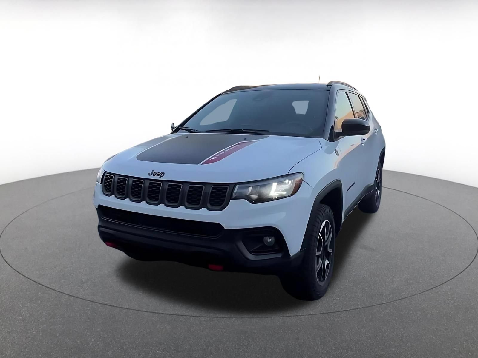 Used 2025 Jeep Compass Trailhawk AWD/4WD image 7