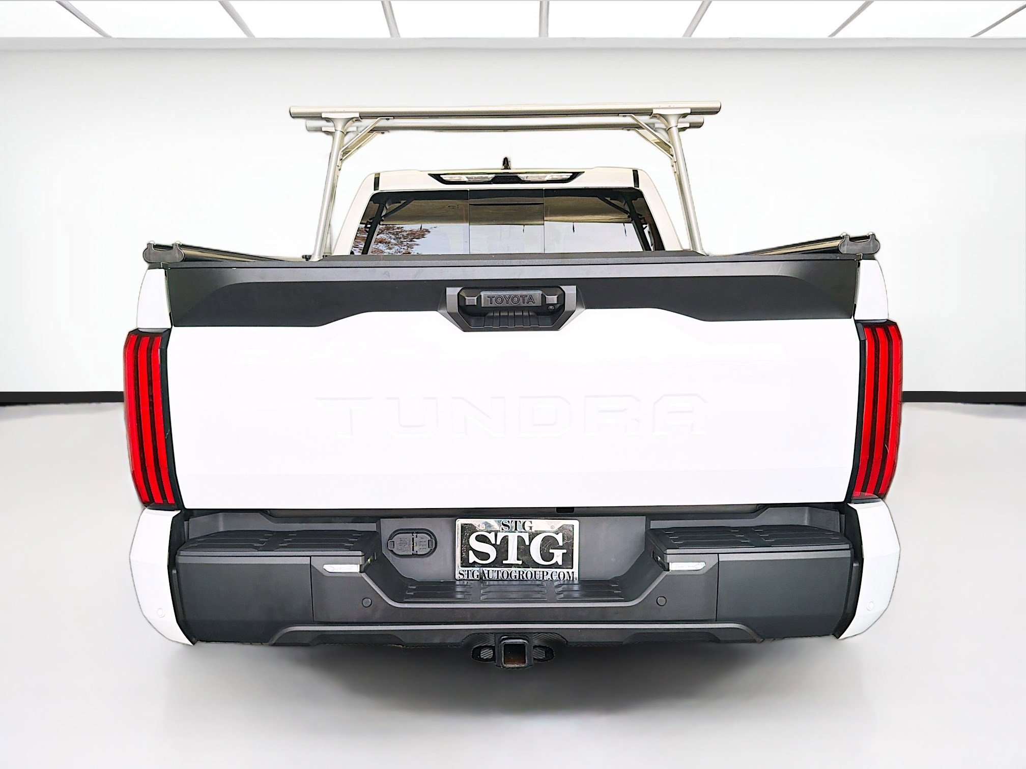 Used 2022 Toyota Tundra SR5 w/ SR5 Convenience Package image 5