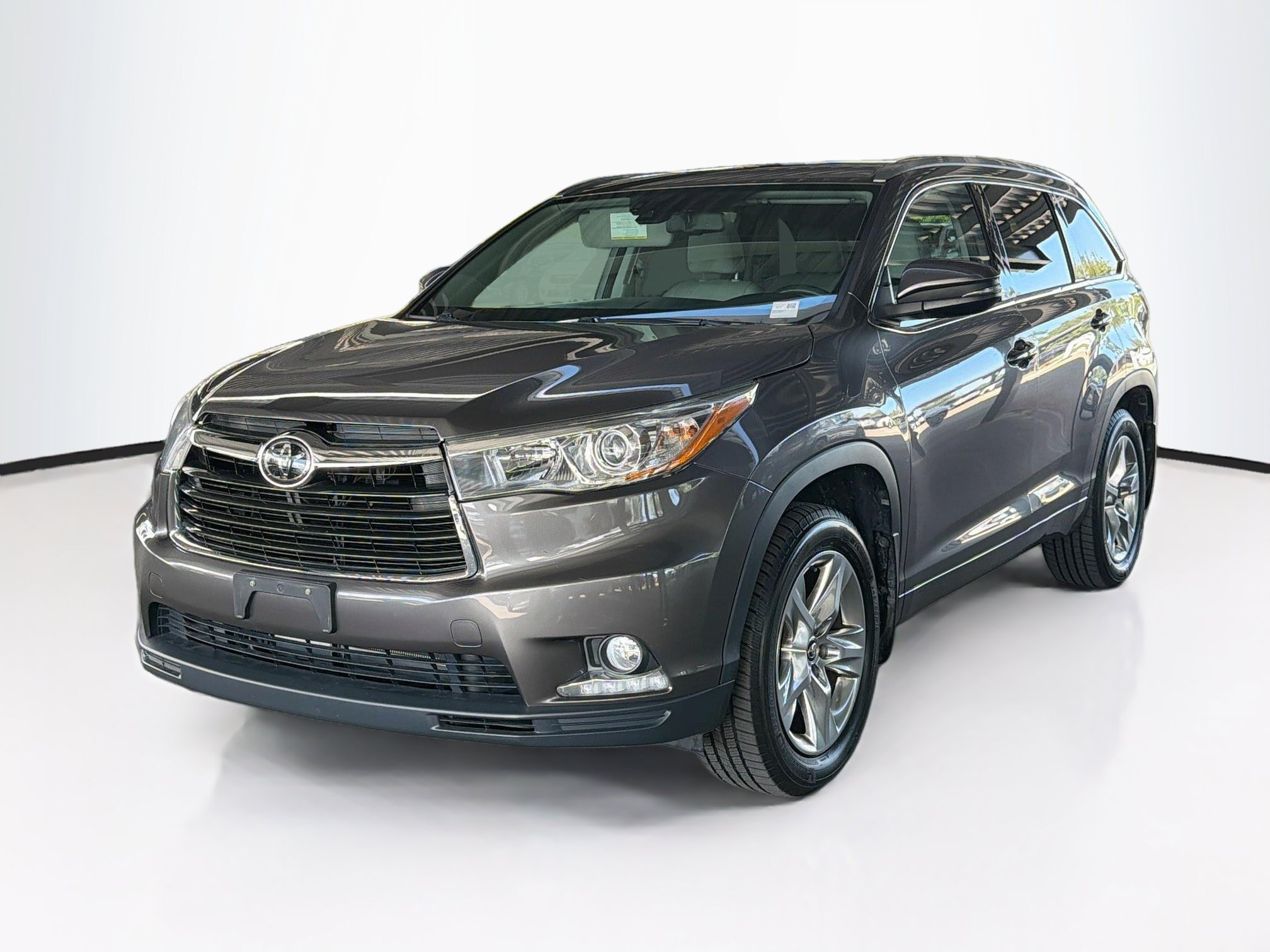 Used 2016 Toyota Highlander Limited w/ Driver Technology Package AWD/4WD image 3