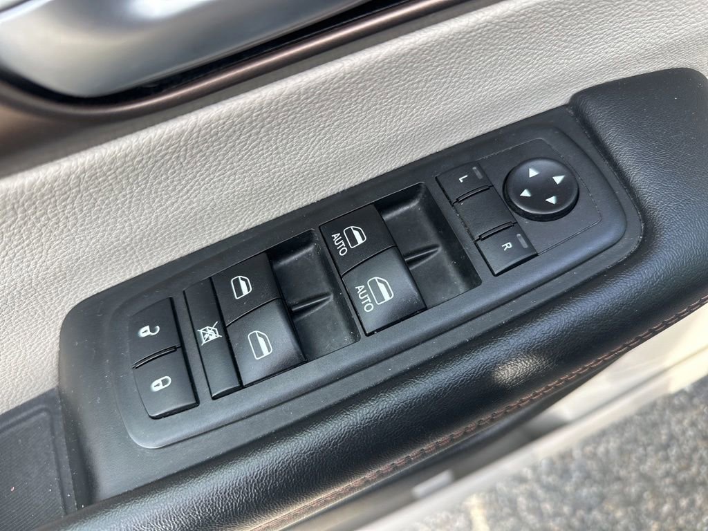 Used 2018 Chrysler Pacifica Touring Plus FWD image 16