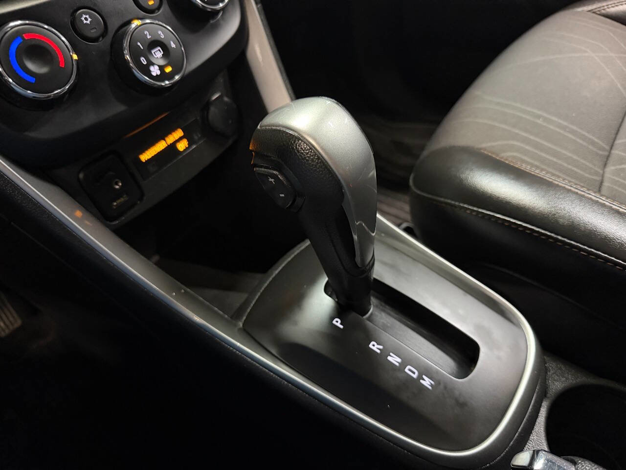 Used 2019 Chevrolet Trax LT w/ Sun & Sound Package AWD/4WD image 43