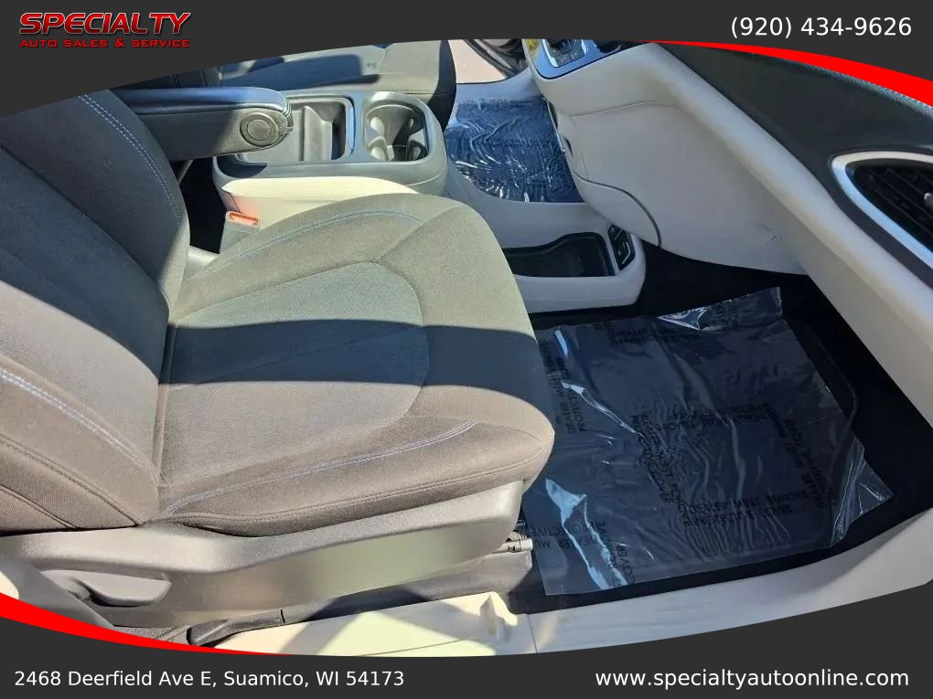 Used 2021 Chrysler Pacifica Touring w/ Cold Weather Group FWD image 32