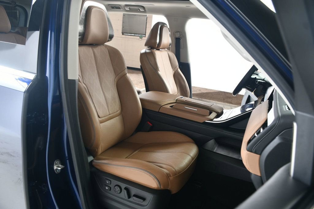 Used 2025 INFINITI QX80 Sensory image 31