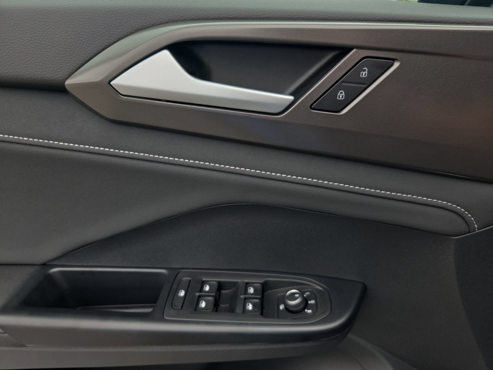New 2027 Volkswagen Taos SE AWD/4WD image 20