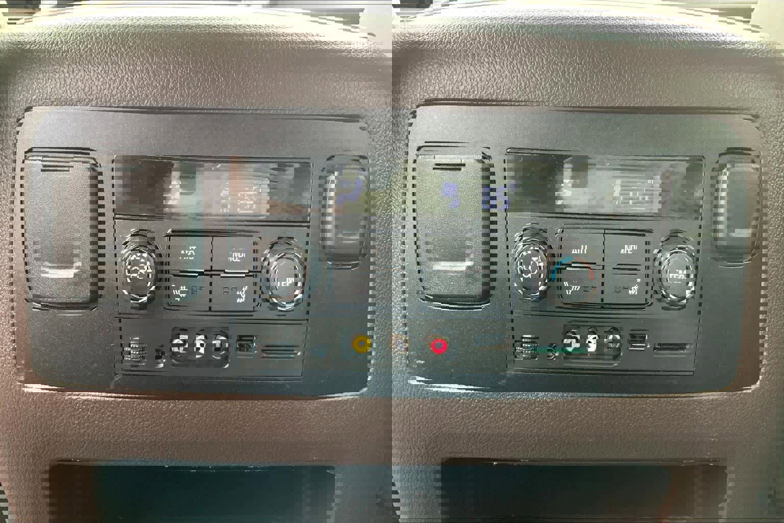 Used 2016 GMC Yukon XL Denali w/ Open Road Package image 36