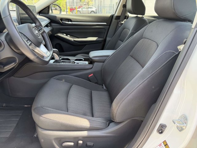 Used 2023 Nissan Altima 2.5 SV w/ SV Premium Package AWD/4WD image 15
