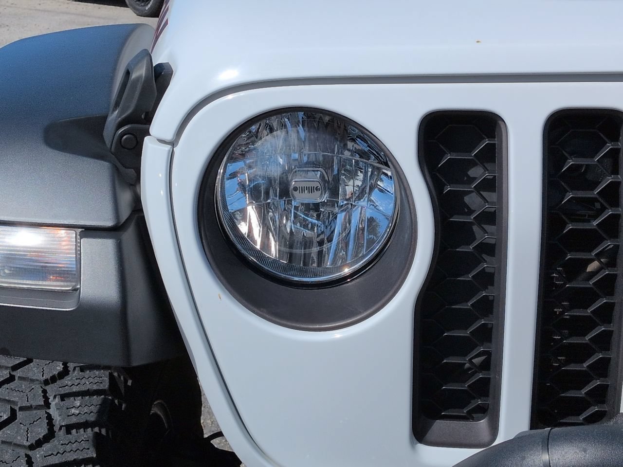 Used 2023 Jeep Gladiator Rubicon w/ Trailer Tow Package AWD/4WD image 10