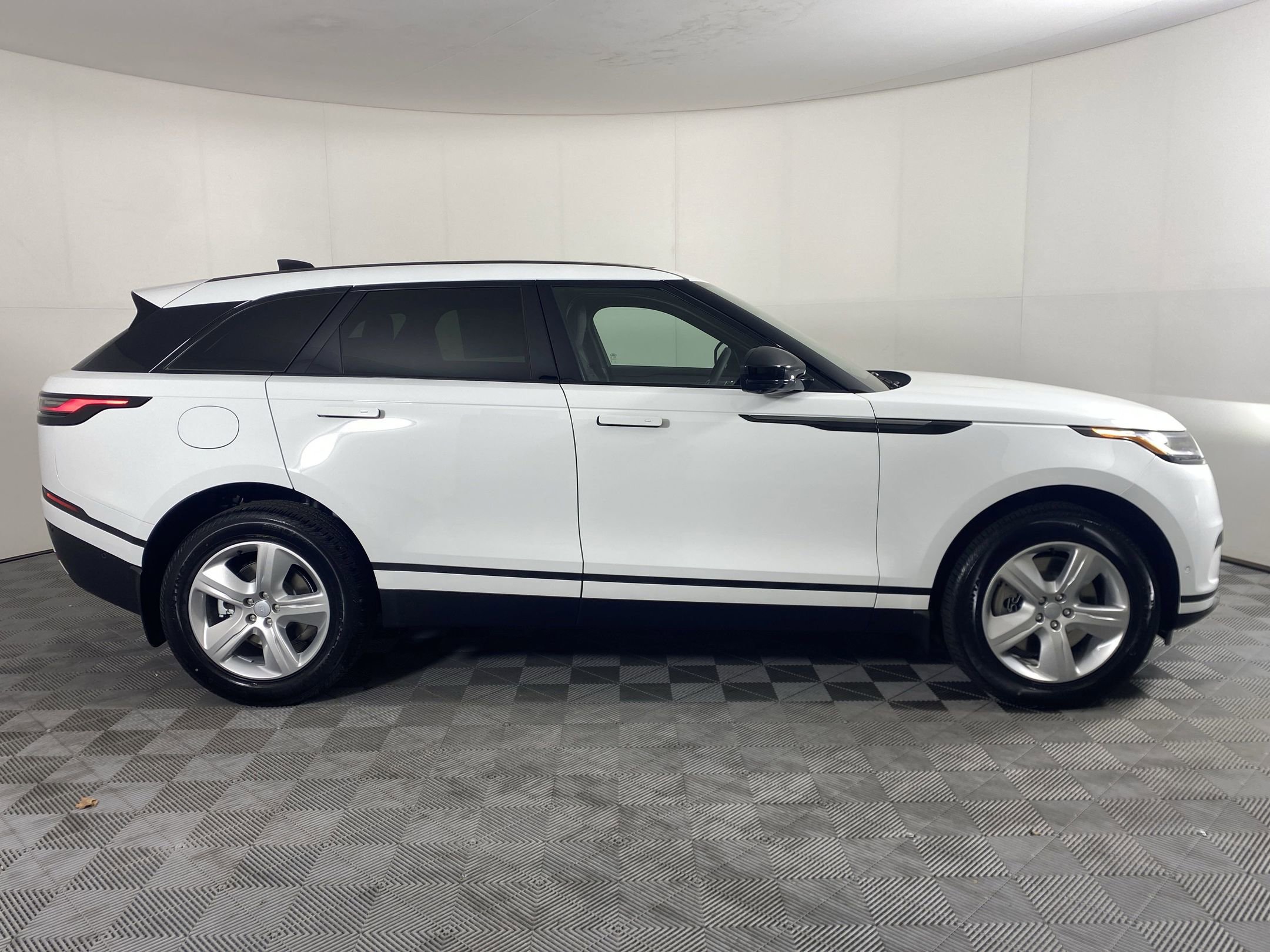 Used 2026 Land Rover Range Rover Velar S image 6