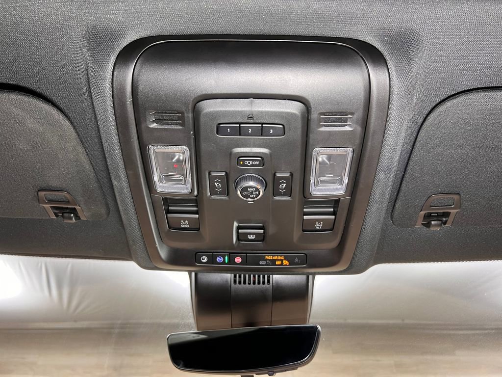 Used 2024 Chevrolet Suburban Premier w/ Premium Package 2 AWD/4WD image 16