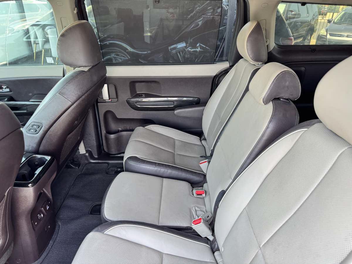 Used 2017 Kia Sedona SX Limited FWD image 33