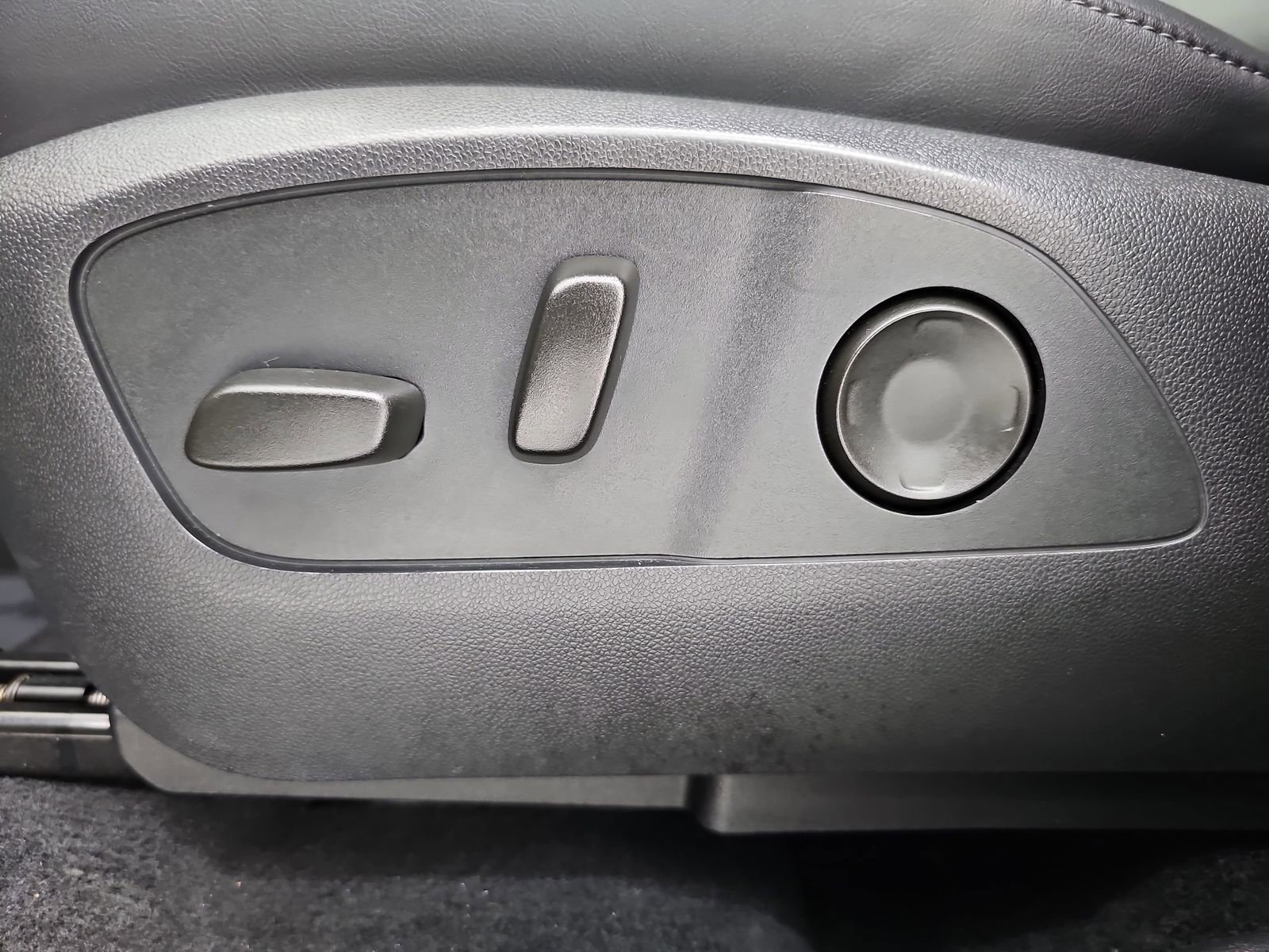 Used 2024 GMC Acadia Elevation FWD image 37