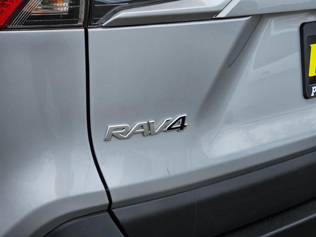 Used 2022 Toyota RAV4 LE AWD/4WD image 10