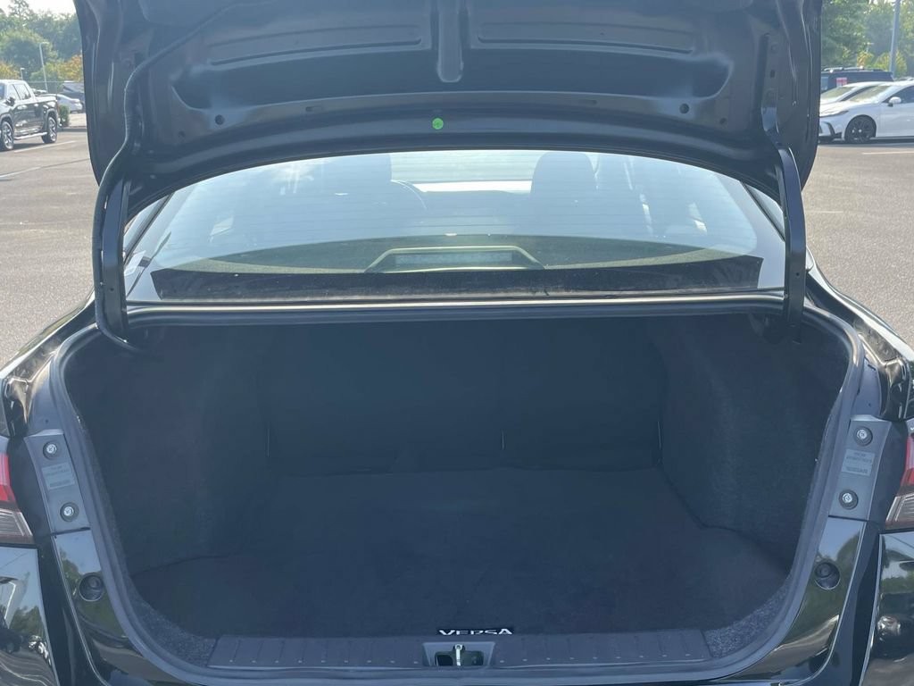 Used 2025 Nissan Versa SV FWD image 9