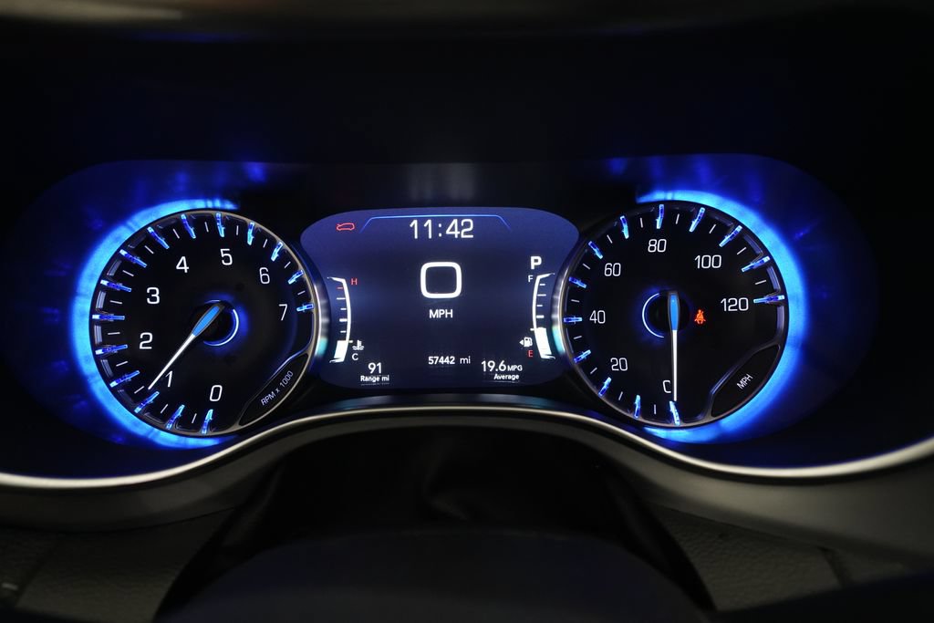 Used 2025 Chrysler Pacifica Limited FWD image 2