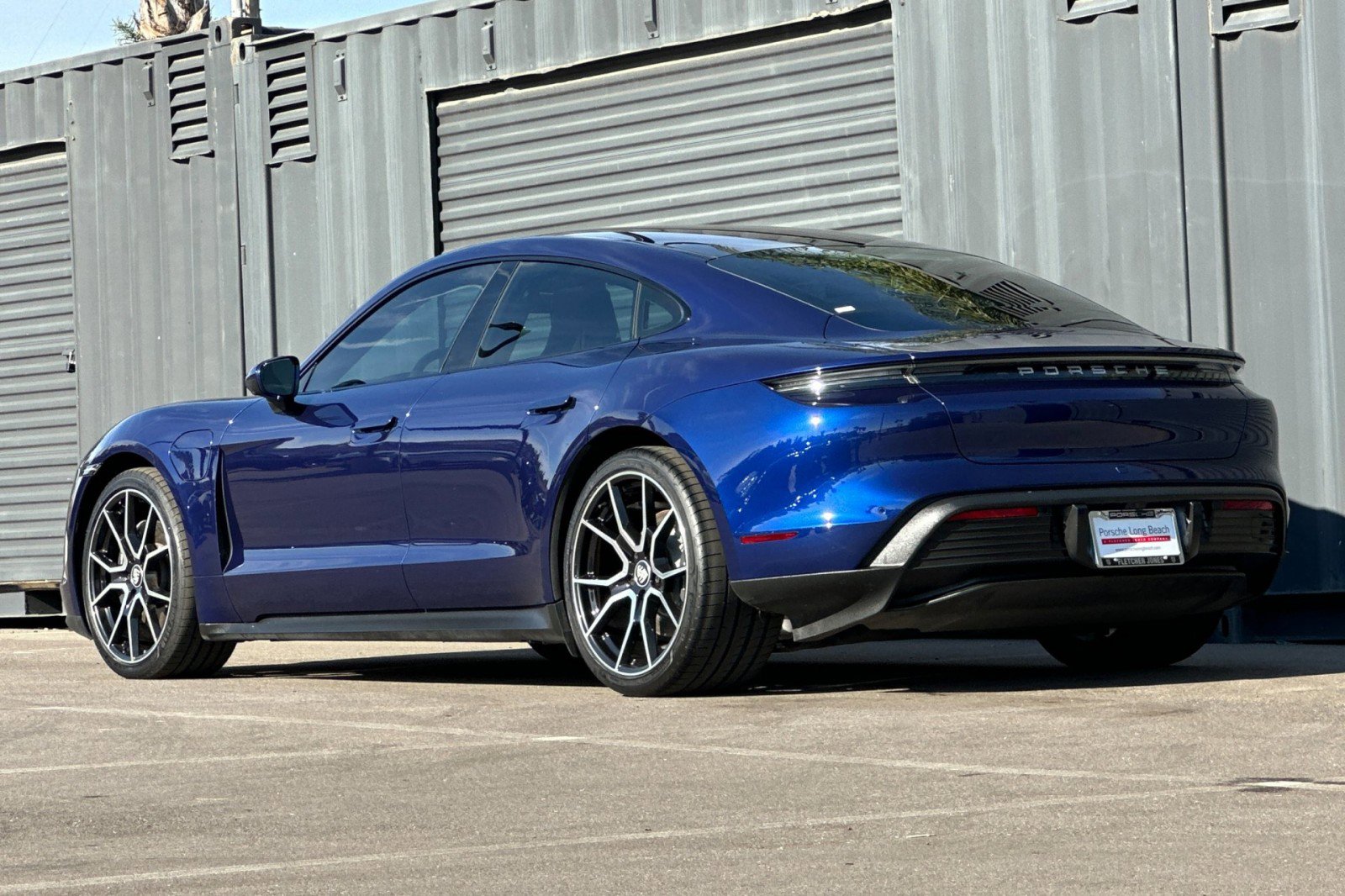 Used 2022 Porsche Taycan image 3