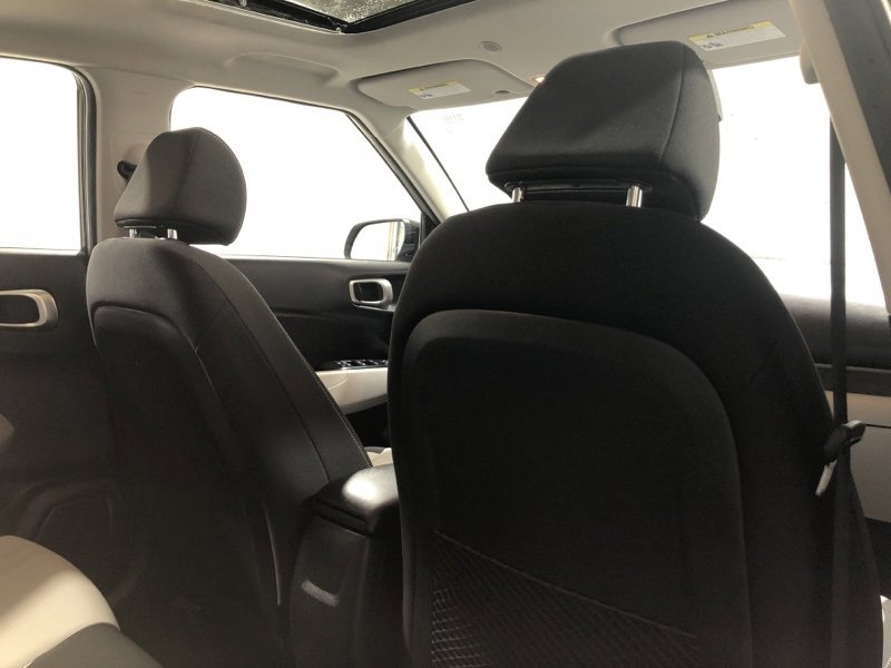 Used 2023 Hyundai Venue SEL image 11