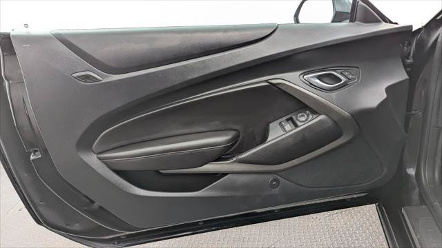 Used 2018 Chevrolet Camaro LT RWD image 13