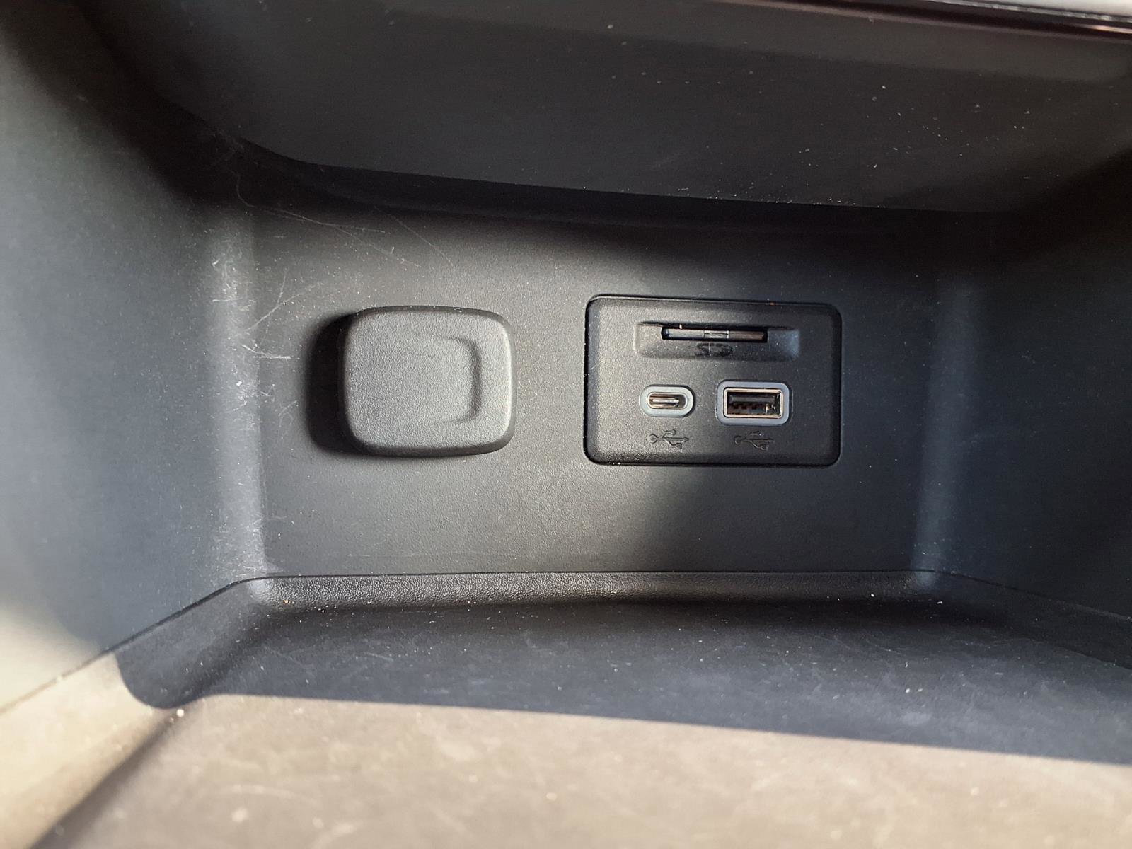 Used 2023 GMC Acadia SLT w/ LPO, Floor Liner Package AWD/4WD image 11