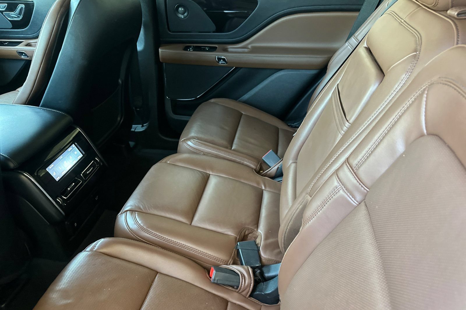 Used 2023 Lincoln Aviator Reserve w/ Equipment Group 201A RWD image 12