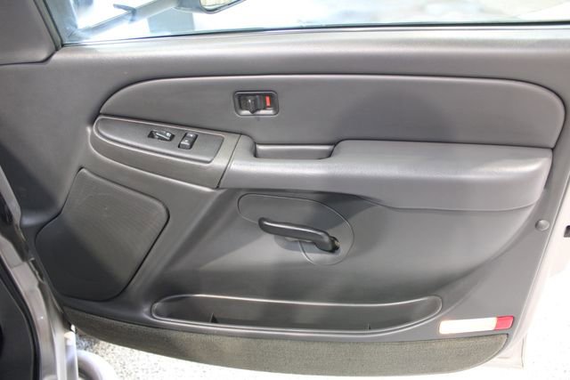 Used 2004 Chevrolet Silverado 2500 LS w/ Heavy-Duty Power Package image 28